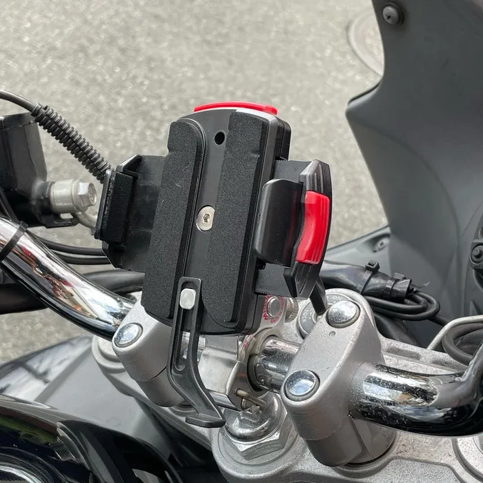 レンタルバイクのバンディット1250F|スマホホルダー装備